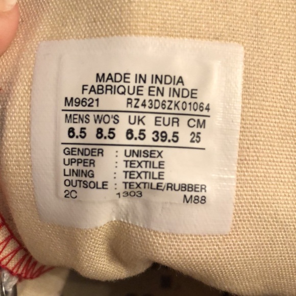 Red high top converse - Picture 9 of 13